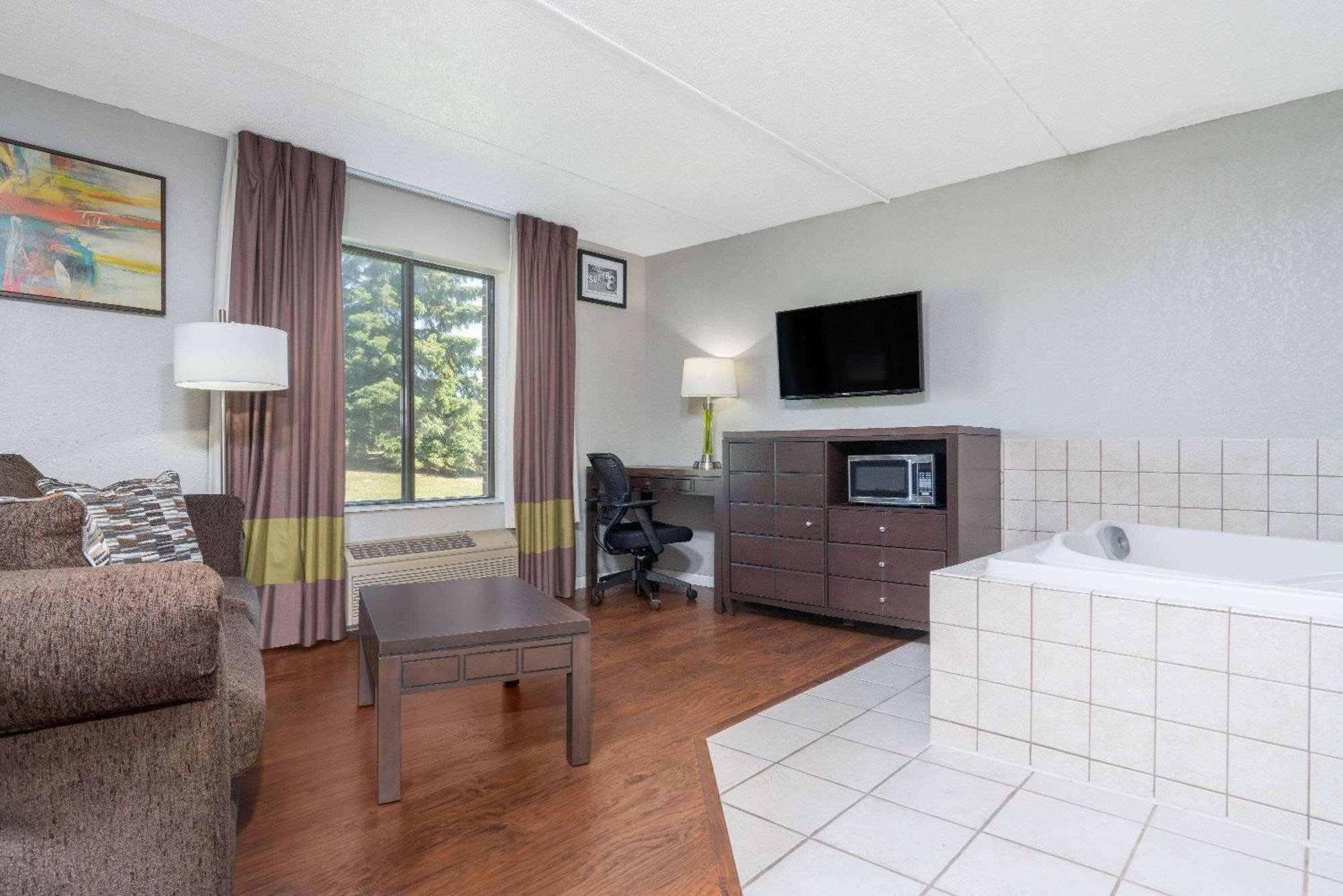 Готель Super 8 By Wyndham Bloomington/Airport Екстер'єр фото
