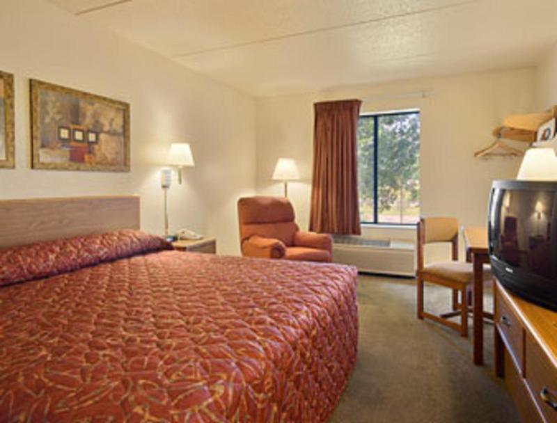 Готель Super 8 By Wyndham Bloomington/Airport Екстер'єр фото