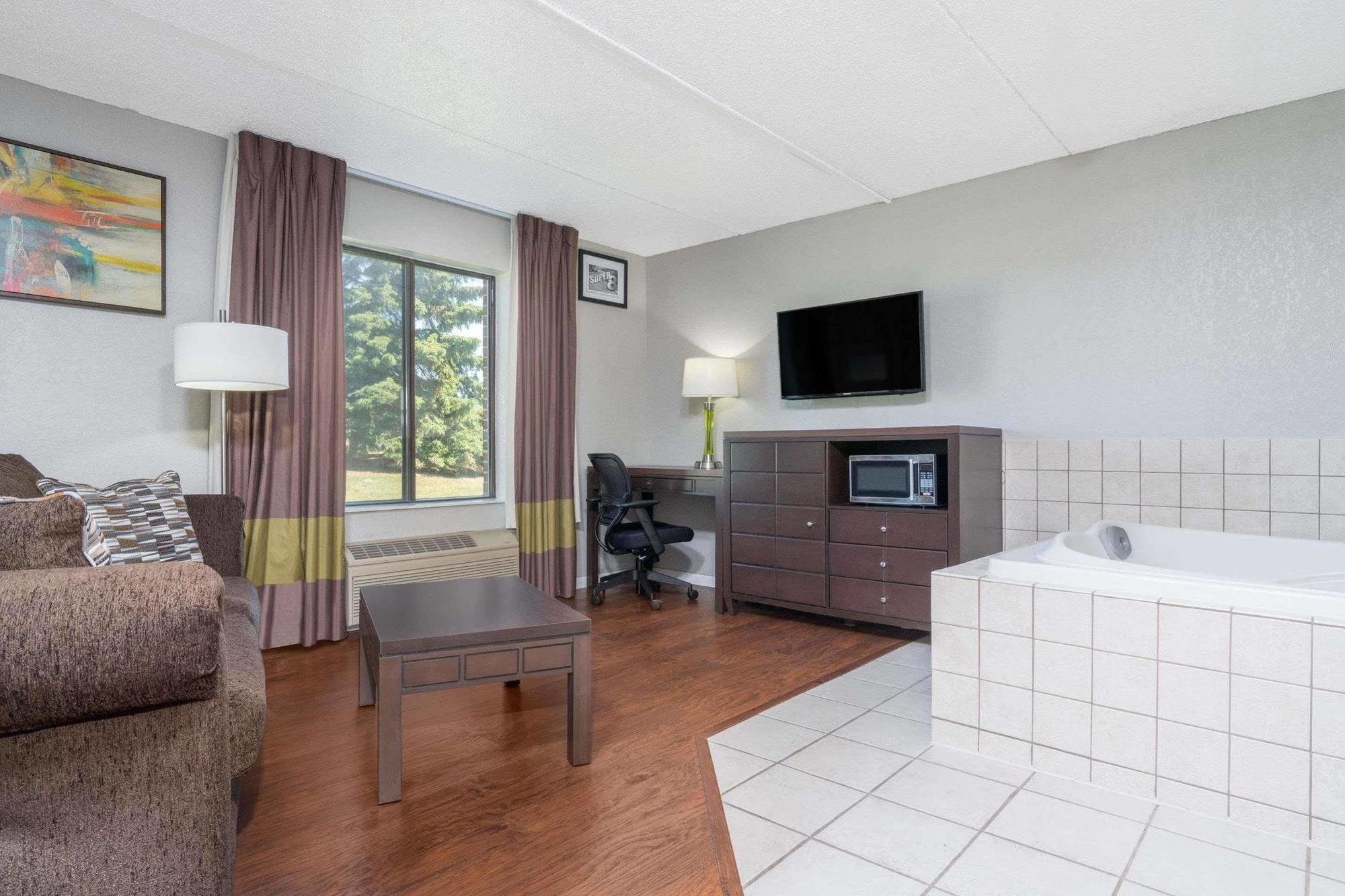 Готель Super 8 By Wyndham Bloomington/Airport Екстер'єр фото
